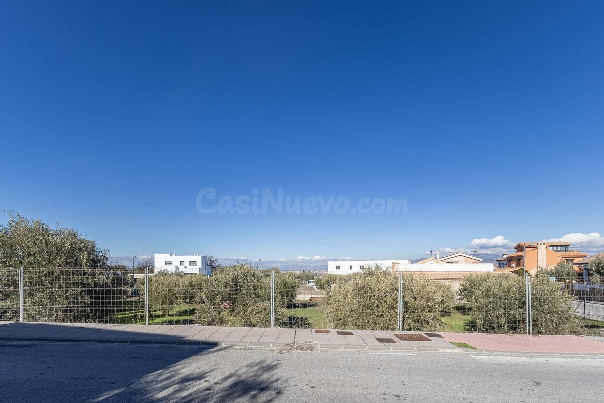 SOLAR CON USO RESIDENCIAL EN VENTA EN LA ZUBIA - foto 4