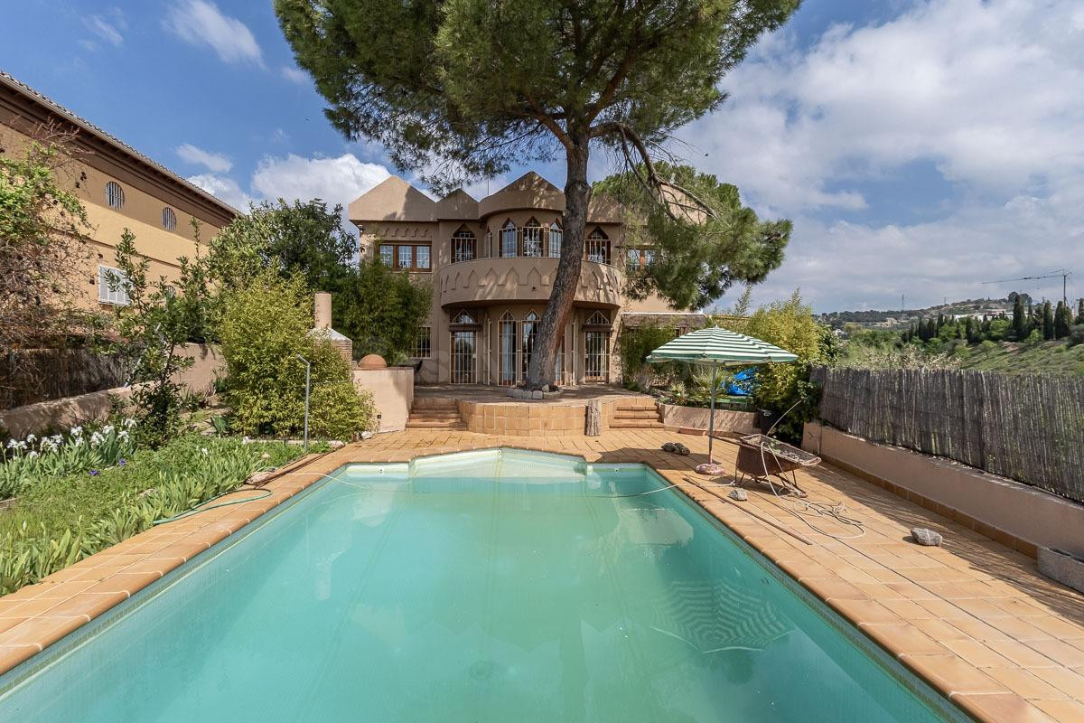 Espectacular casa independiente con piscina y grandes vistas
