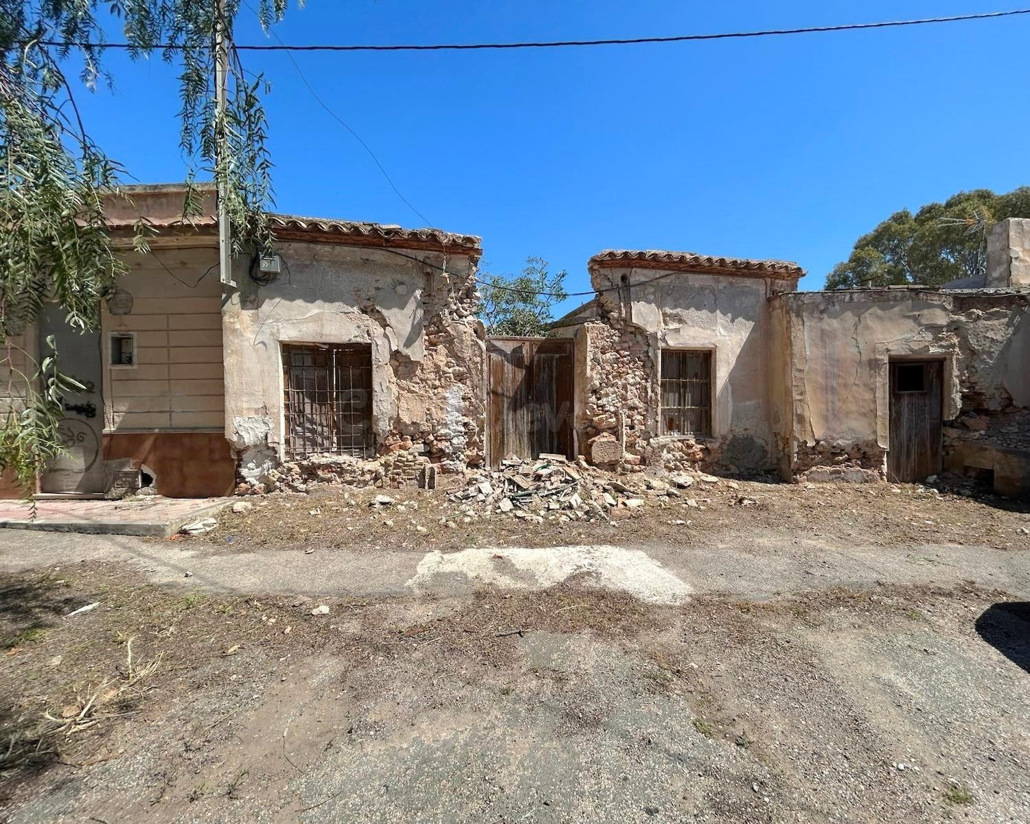 FINCA EN VENTA PARA REFORMAR INTEGRAMENTE, POZO LOS PALOS