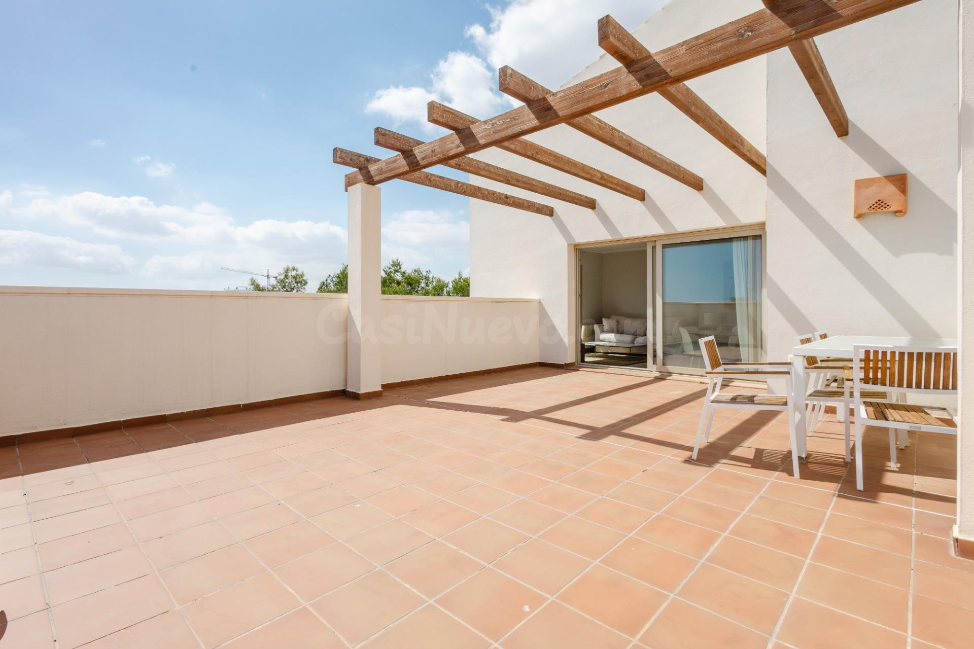 ESPECTACULAR ÁTICO CON VISTA DESPEJADA Y PISCINA COMUNITARIA - foto 4