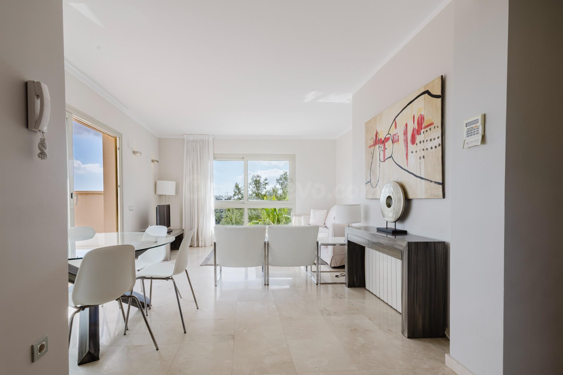 ESPECTACULAR ÁTICO CON VISTA DESPEJADA Y PISCINA COMUNITARIA - foto 5