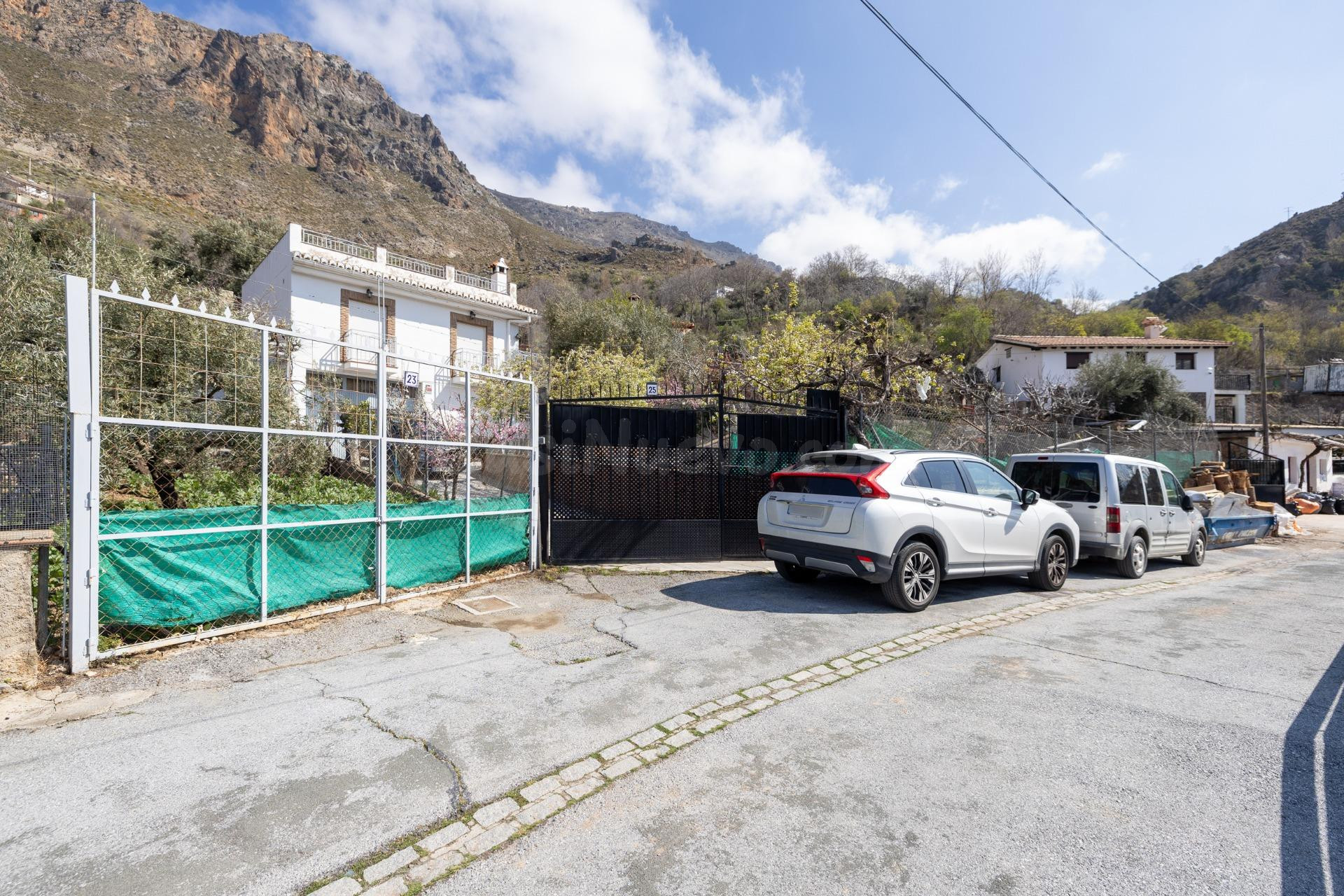 FINCA  URBANA ÚNICA CON DOS VIVIENDAS EN GÜÉJAR SIERRA - foto 2