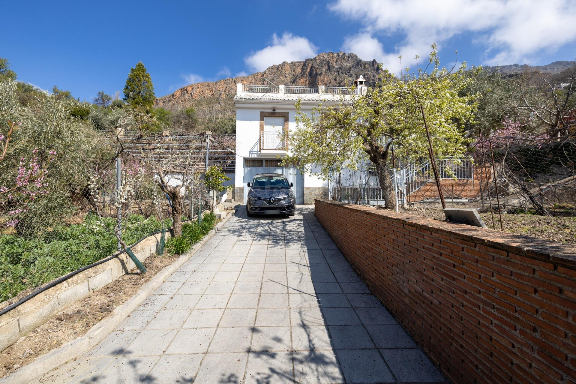 FINCA  URBANA ÚNICA CON DOS VIVIENDAS EN GÜÉJAR SIERRA - foto 3