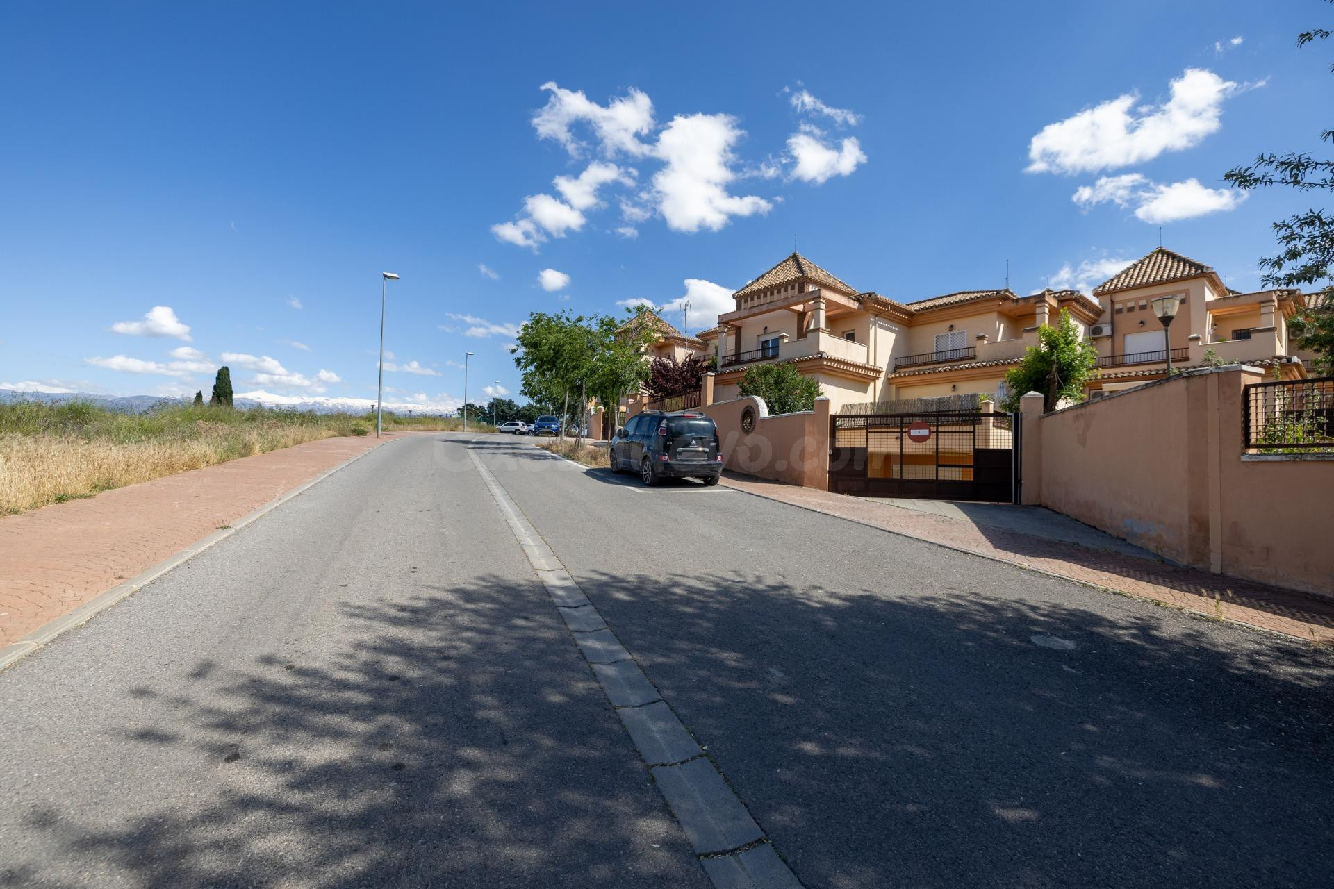 Ponemos a la venta esta preciosa casa en Urbanizacion cerrad - foto 3