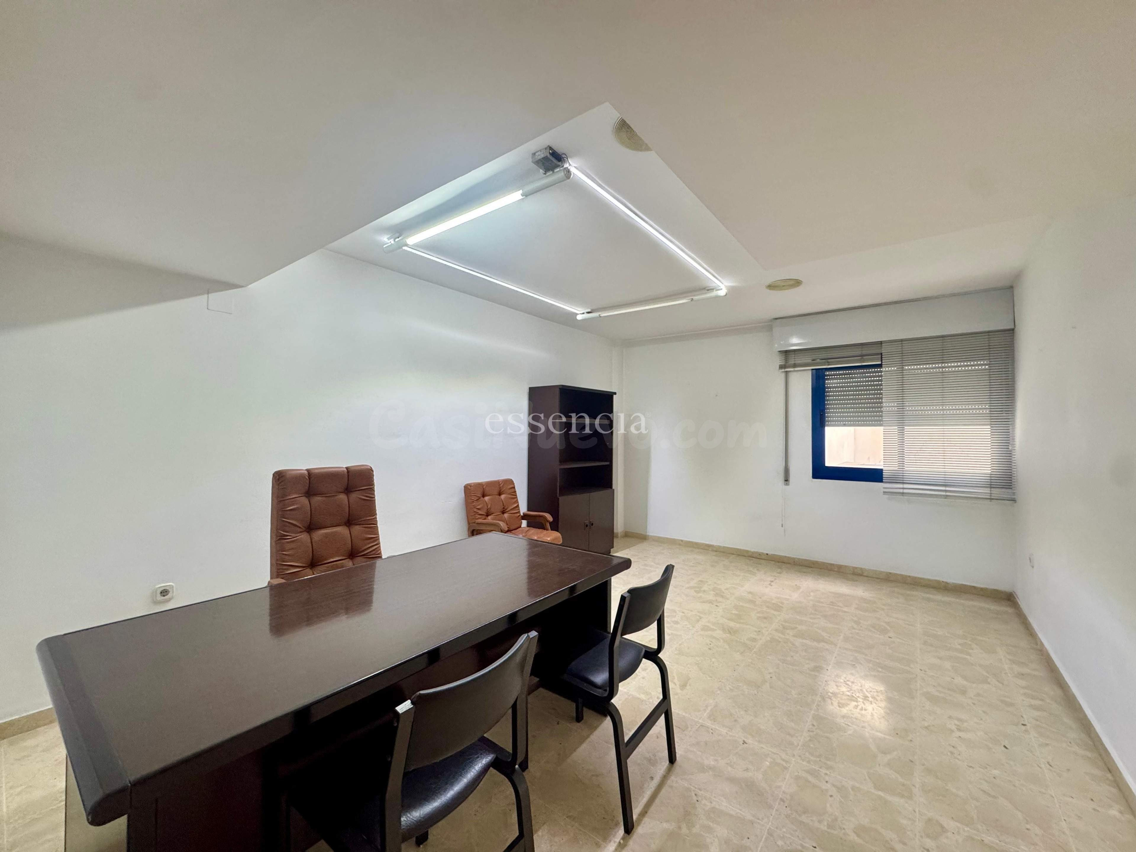 GRAN LOCAL COMERCIAL EN EL PASEO DE OLIVA - 231 m2 CON POSIB - foto 3