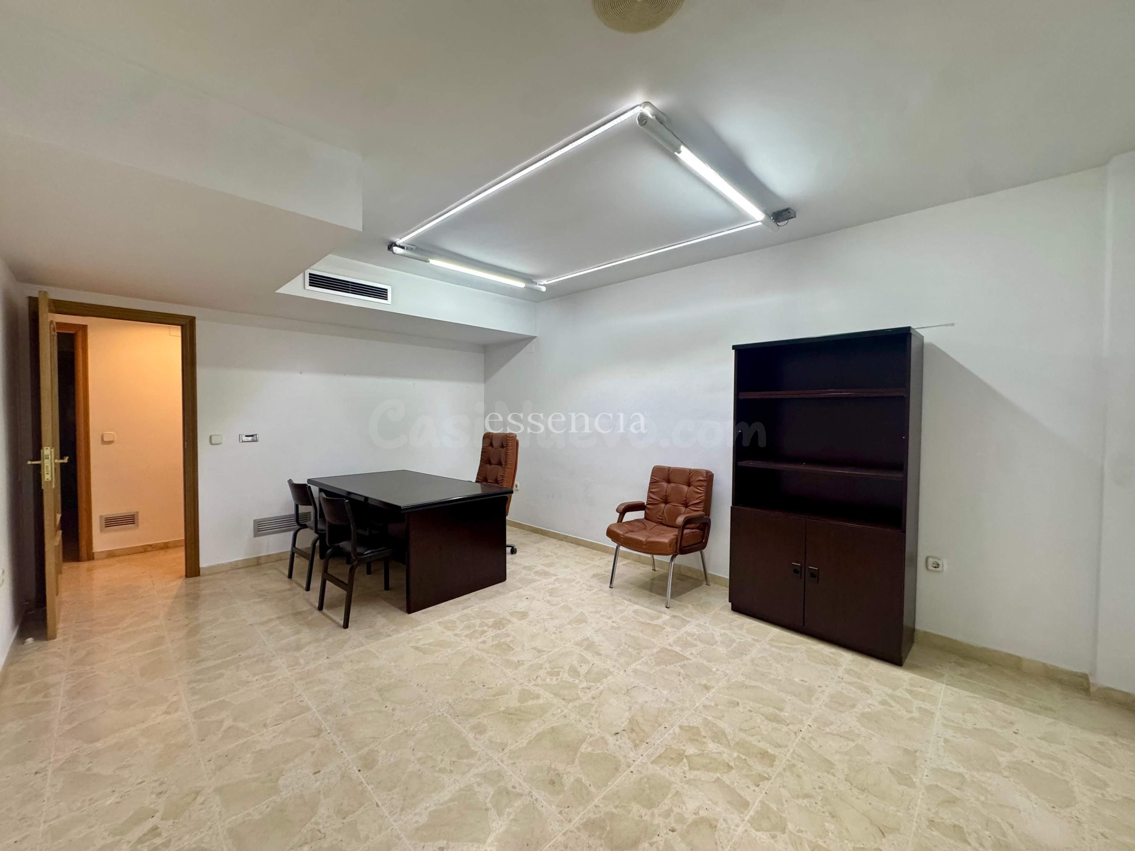 GRAN LOCAL COMERCIAL EN EL PASEO DE OLIVA - 231 m2 CON POSIB - foto 4
