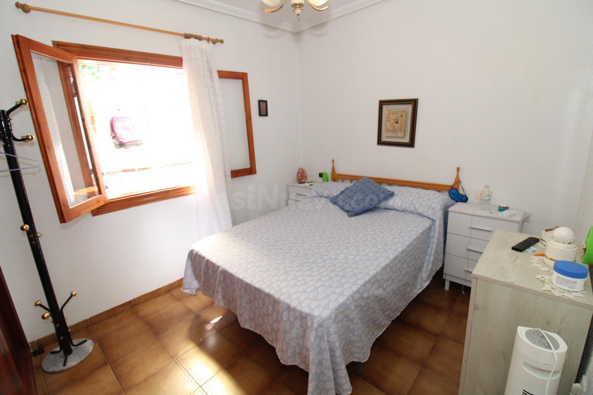 Apartamento en urbanización primera linea playa - foto 2