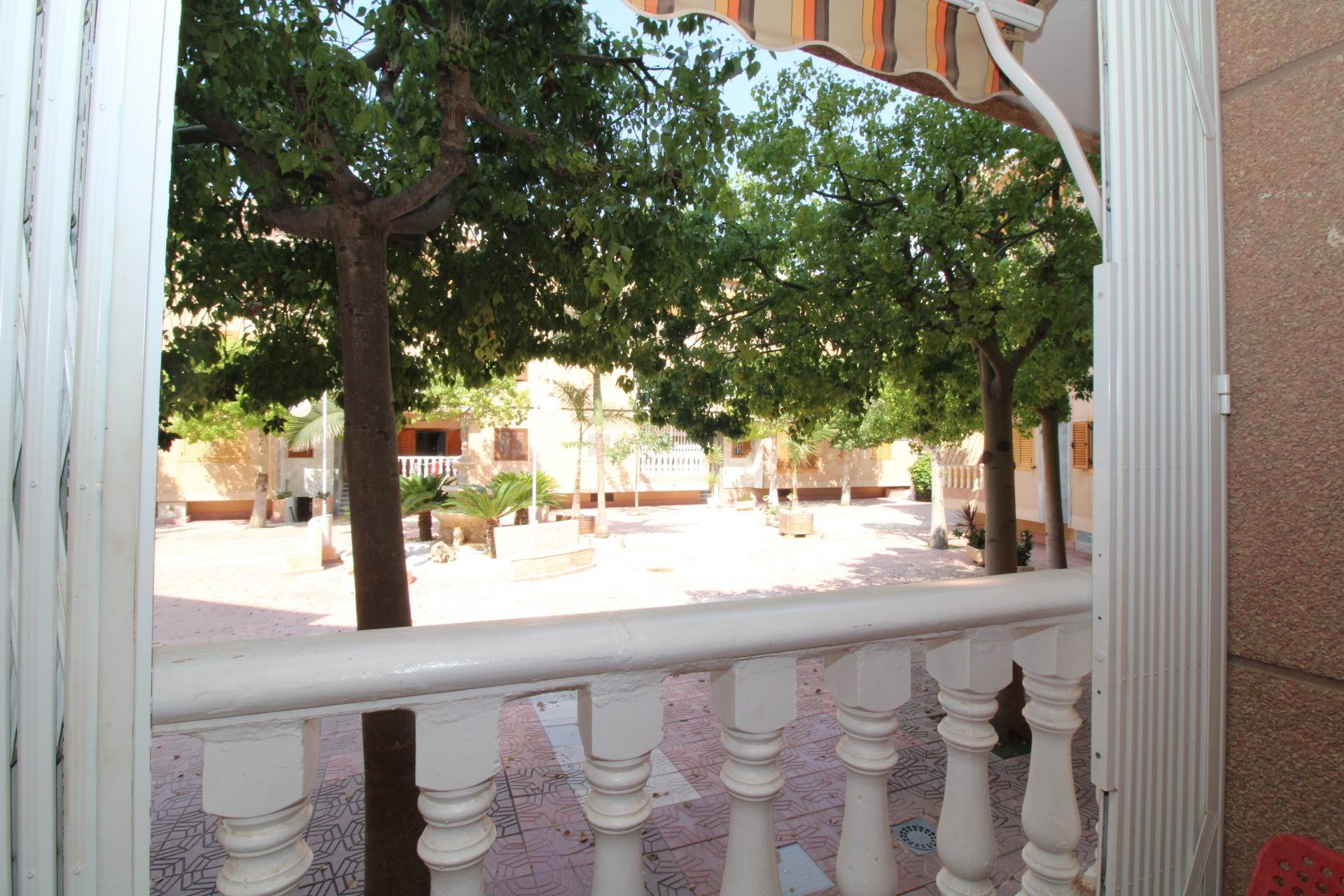 Apartamento en urbanización primera linea playa - foto 3