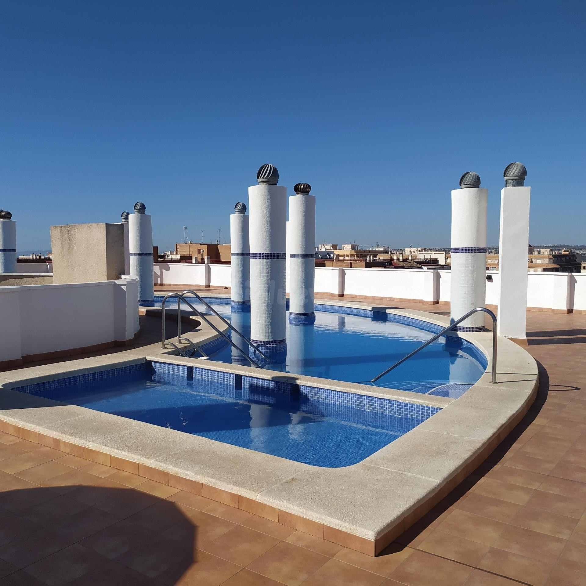 PISO DE DOS DORMITORIOS CON PISCINA Y GARAJE