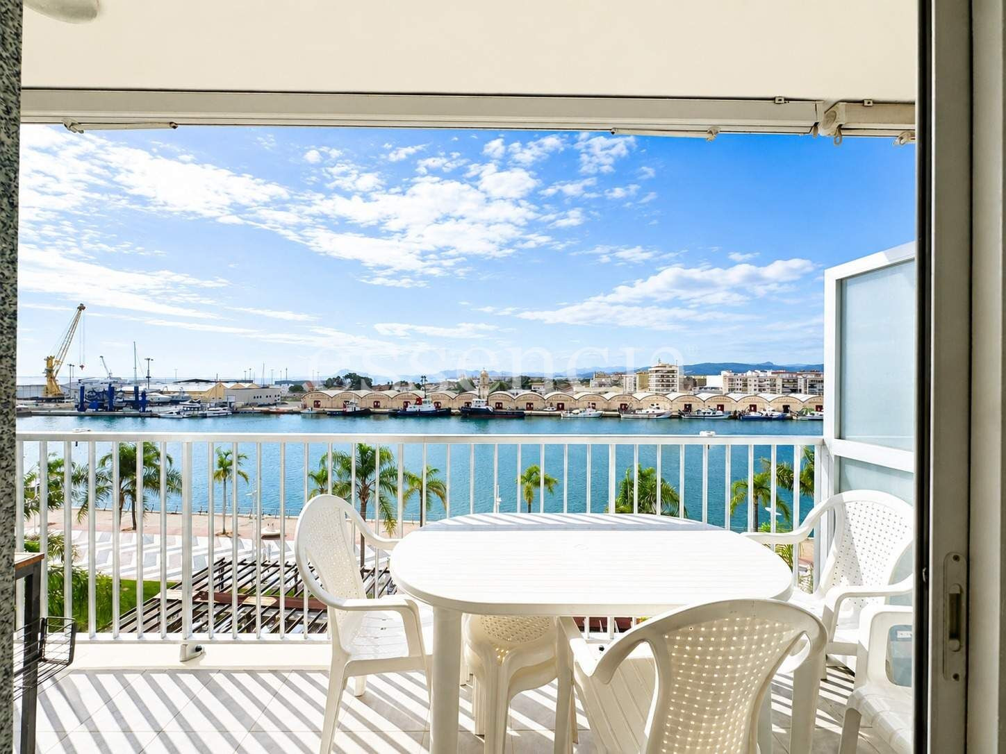 FABULOSO APARTAMENTO REFORMADO EN PRIMERA LINEA DEL PUERTO D - foto 3