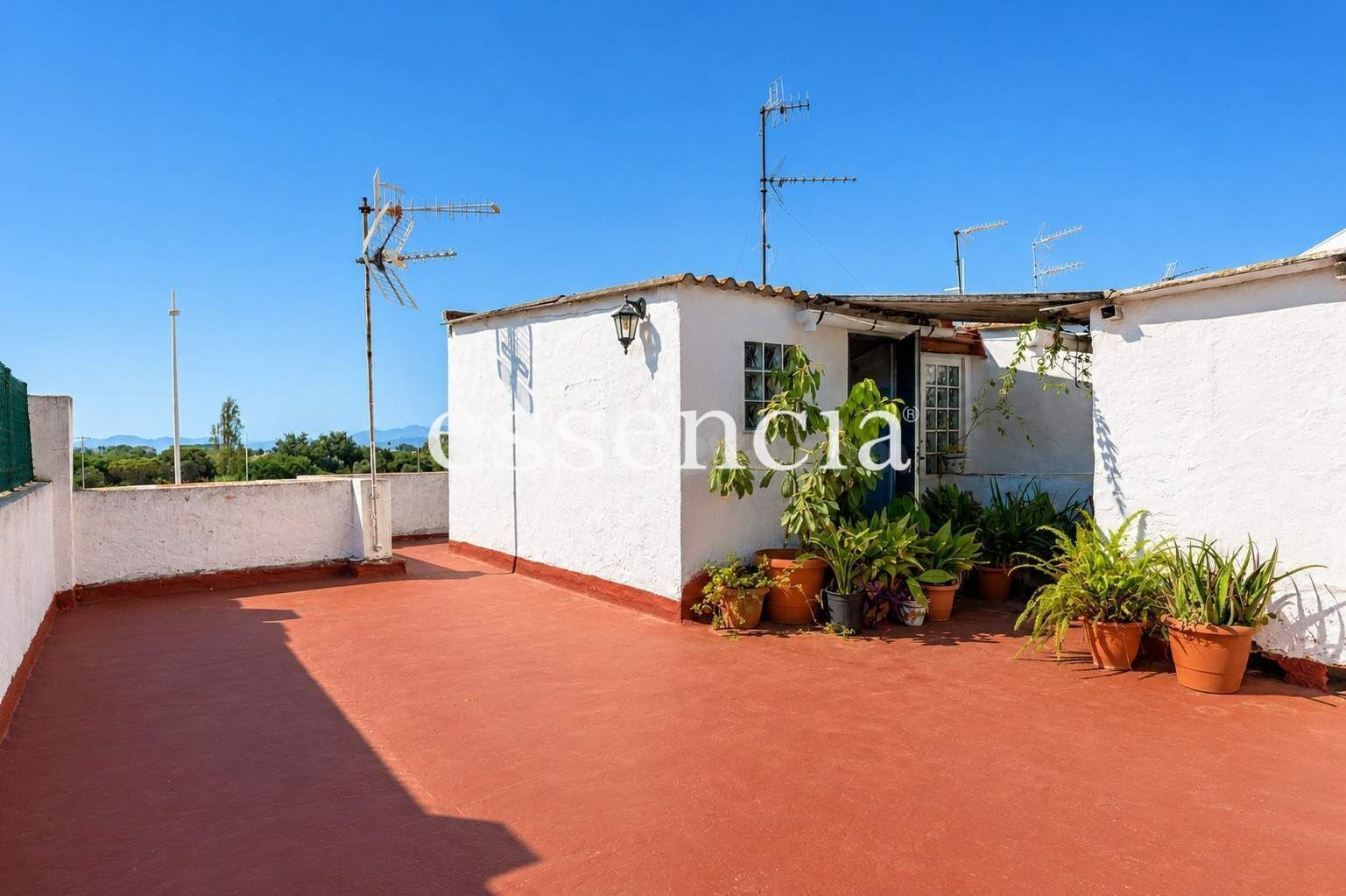 Dúplex reformado en el Grau de Gandía con gran terraza de 70 - foto 2