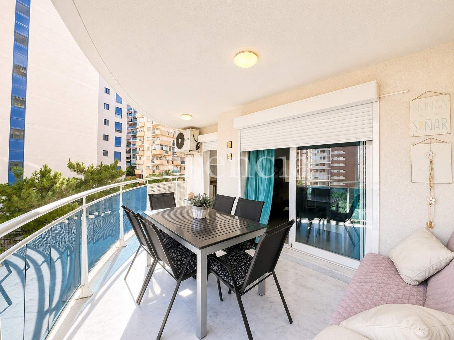 Apartamento en Villajoyosa. ¡Gran terraza y 3 dormitorios con 1 garaje incluido, y otro opcional! A tan solo 450 metros de la playa. - foto 2