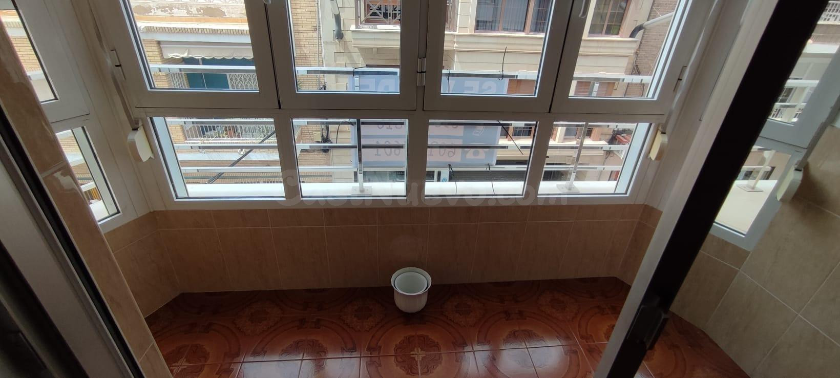 PISO DE 3 DORMITORIOS EN TODO EL CENTRO DE TORREVIEJA - foto 5