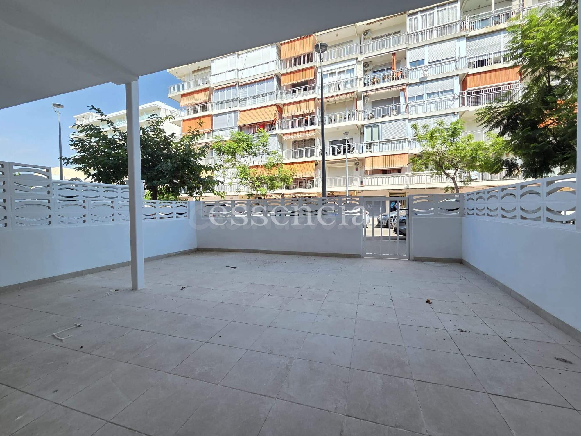 Apartamento reformado en Playa de Gandia a solo 230 metros d - foto 2
