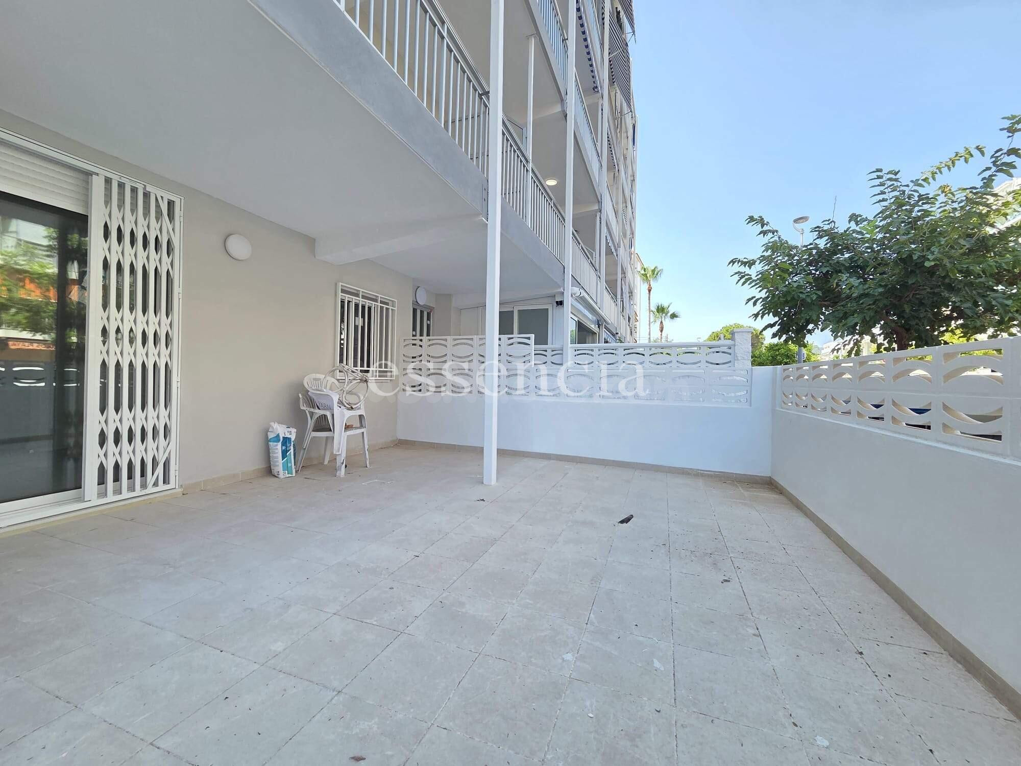 Apartamento reformado en Playa de Gandia a solo 230 metros d - foto 3