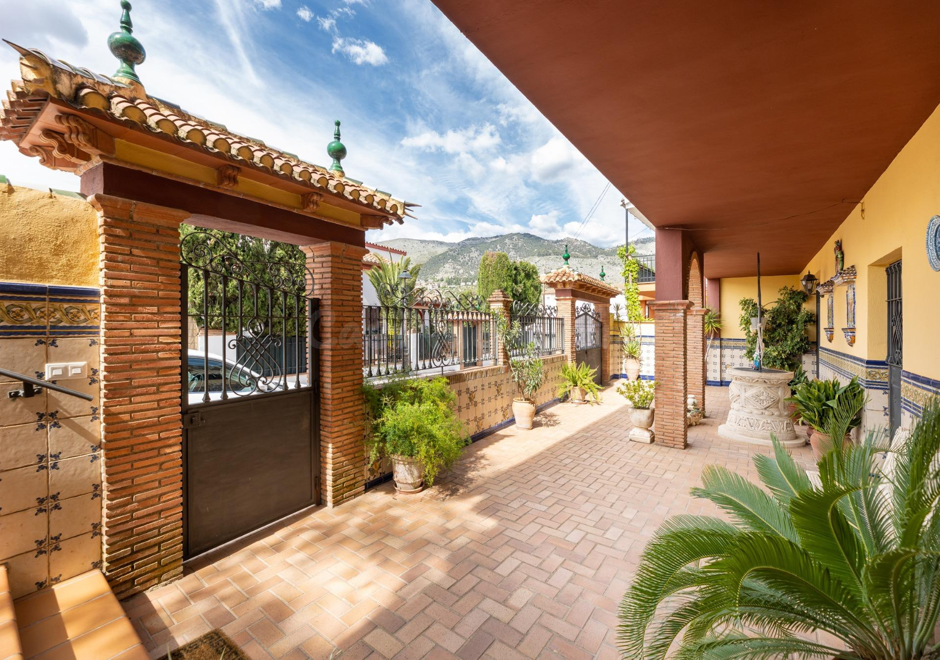 Espectacular chalet independiente con piscina en Alfacar - foto 4
