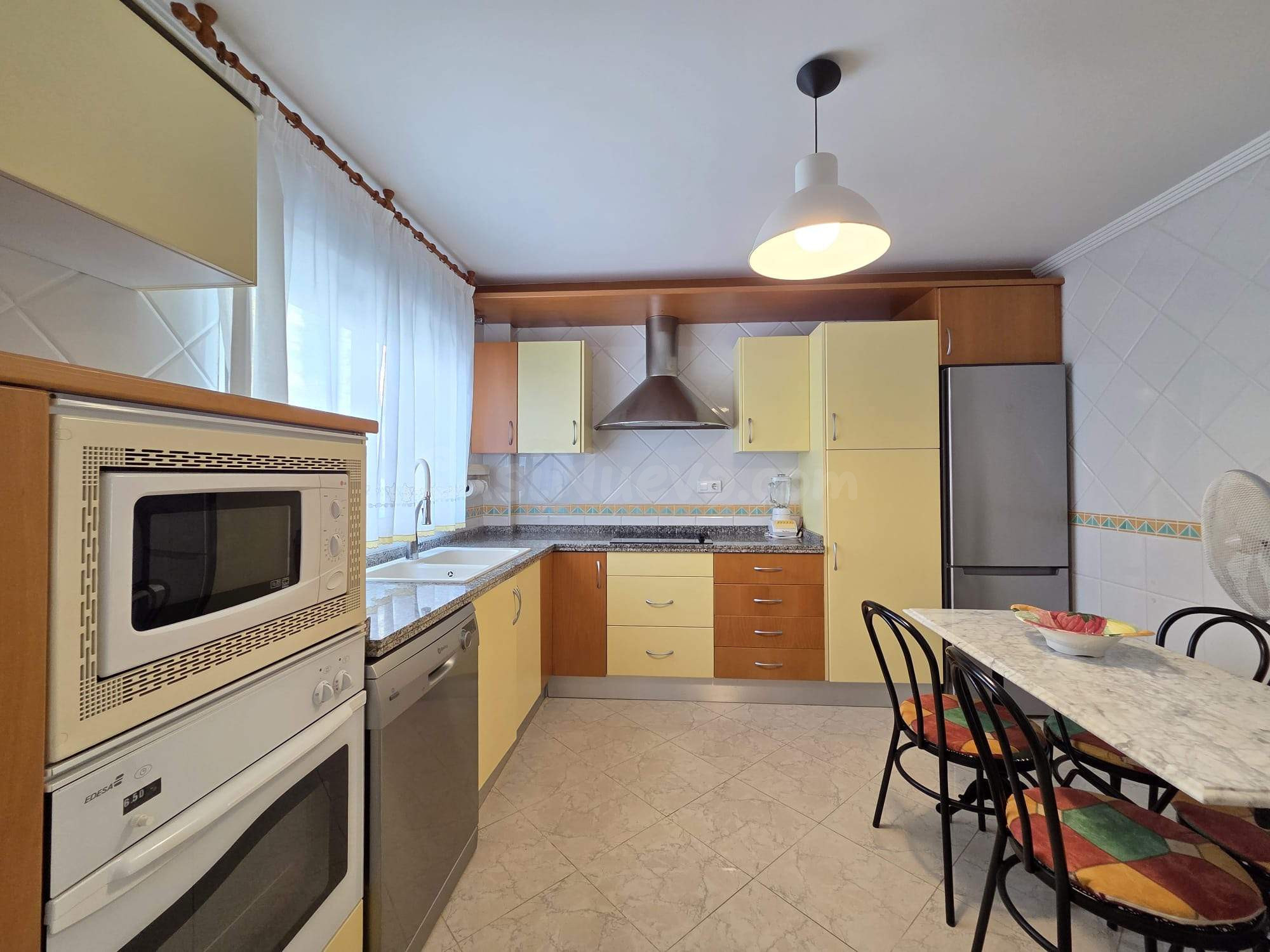 Casa adosada en venta en Playa de Gandia a 450 metros de la  - foto 3
