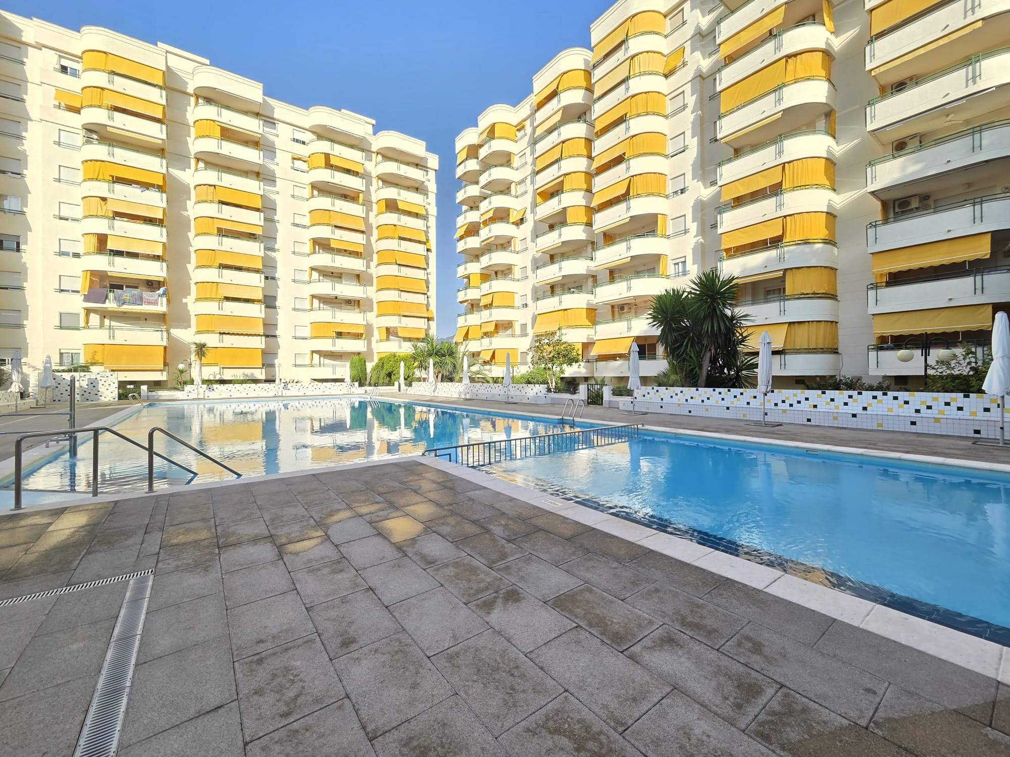 Casa adosada en venta en Playa de Gandia a 450 metros de la  - foto 4
