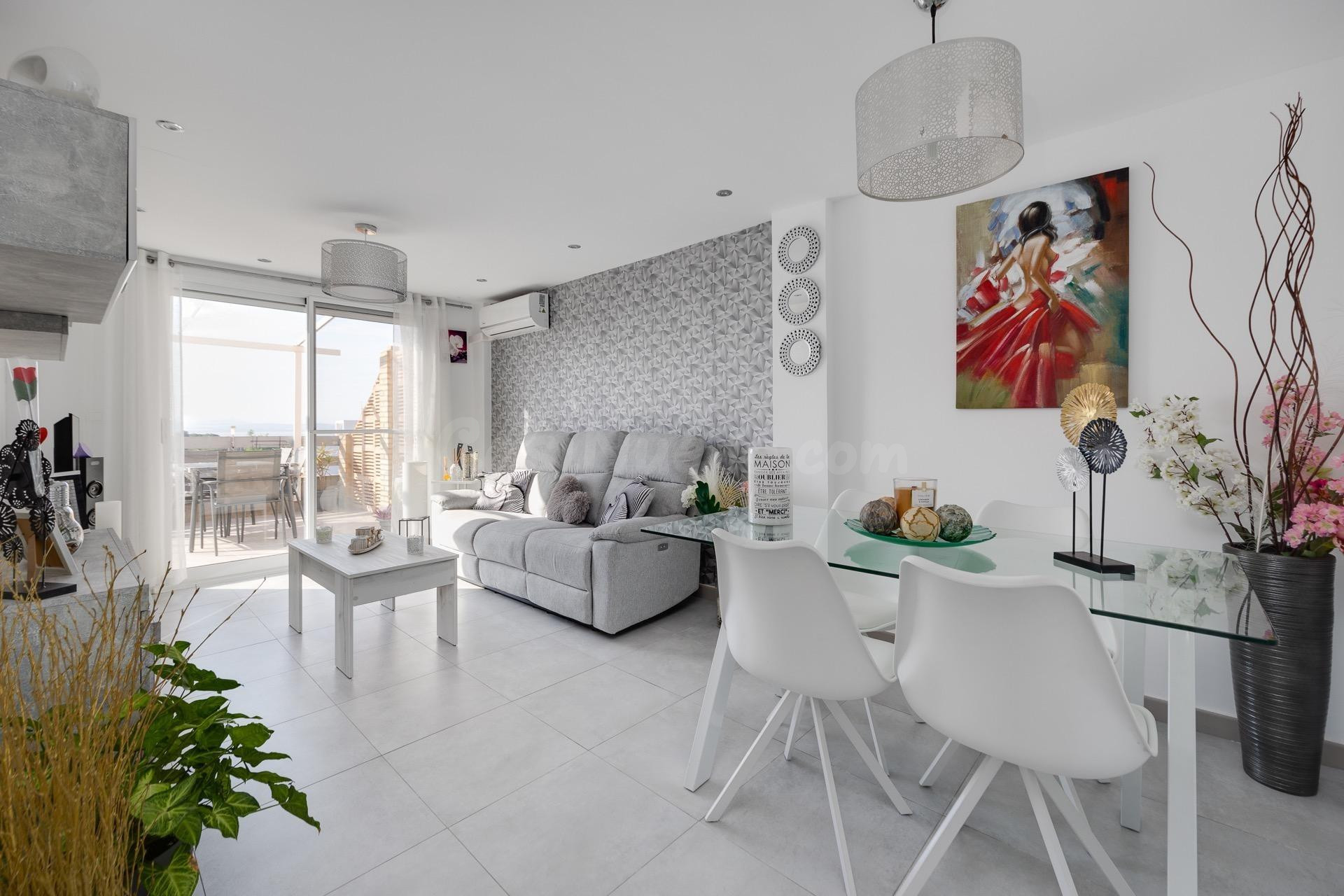 ÁTICO EN PRIMERA LÍNEA DE PLAYA CON TERRAZA DE 40 M2 - foto 3