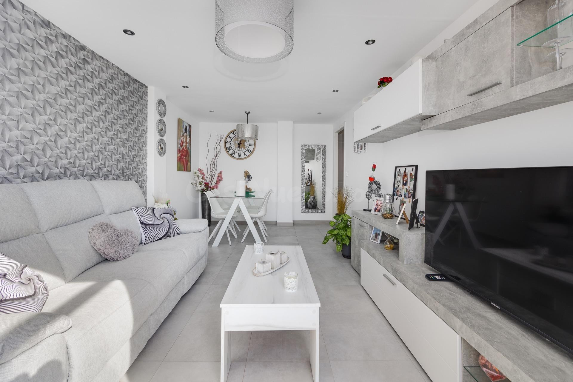 ÁTICO EN PRIMERA LÍNEA DE PLAYA CON TERRAZA DE 40 M2 - foto 4