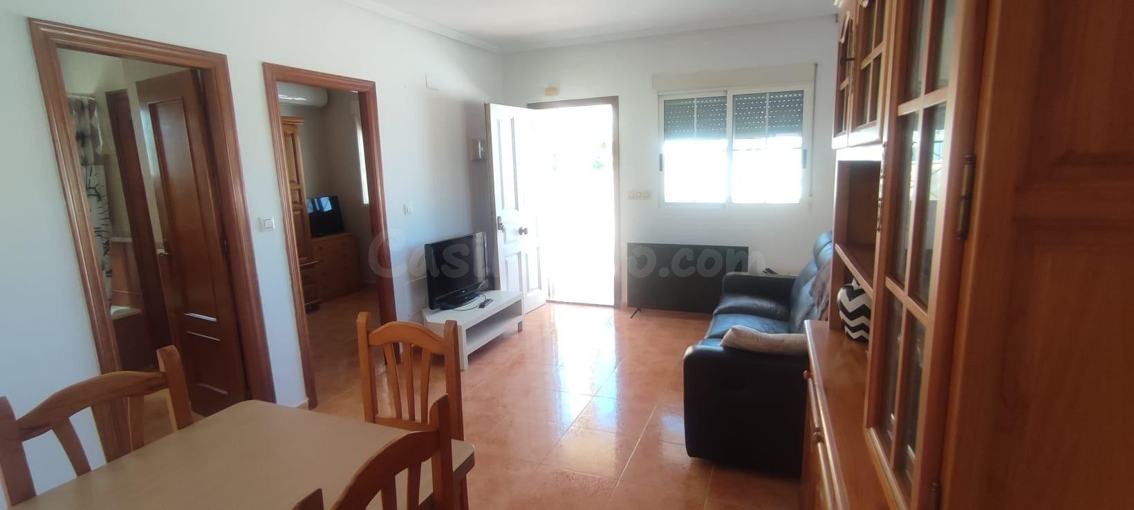 CHALET INDEPENDIENTE CON PISCINA COMUNITARIA Y AMPLIA PARCELA - foto 3