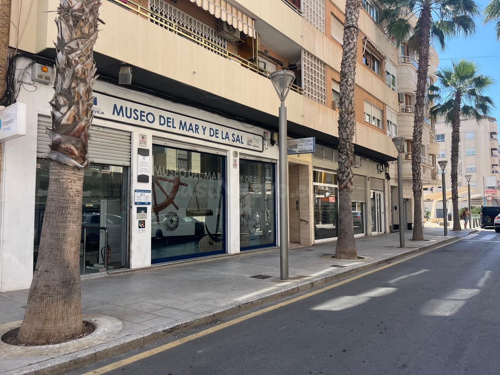 Local en pleno centro de Torrevieja con 477 m2 construidos.