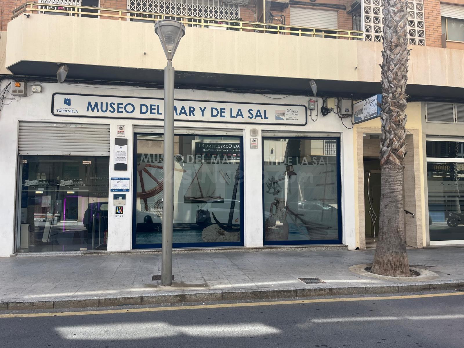 Local en pleno centro de Torrevieja con 477 m2 construidos. - foto 2