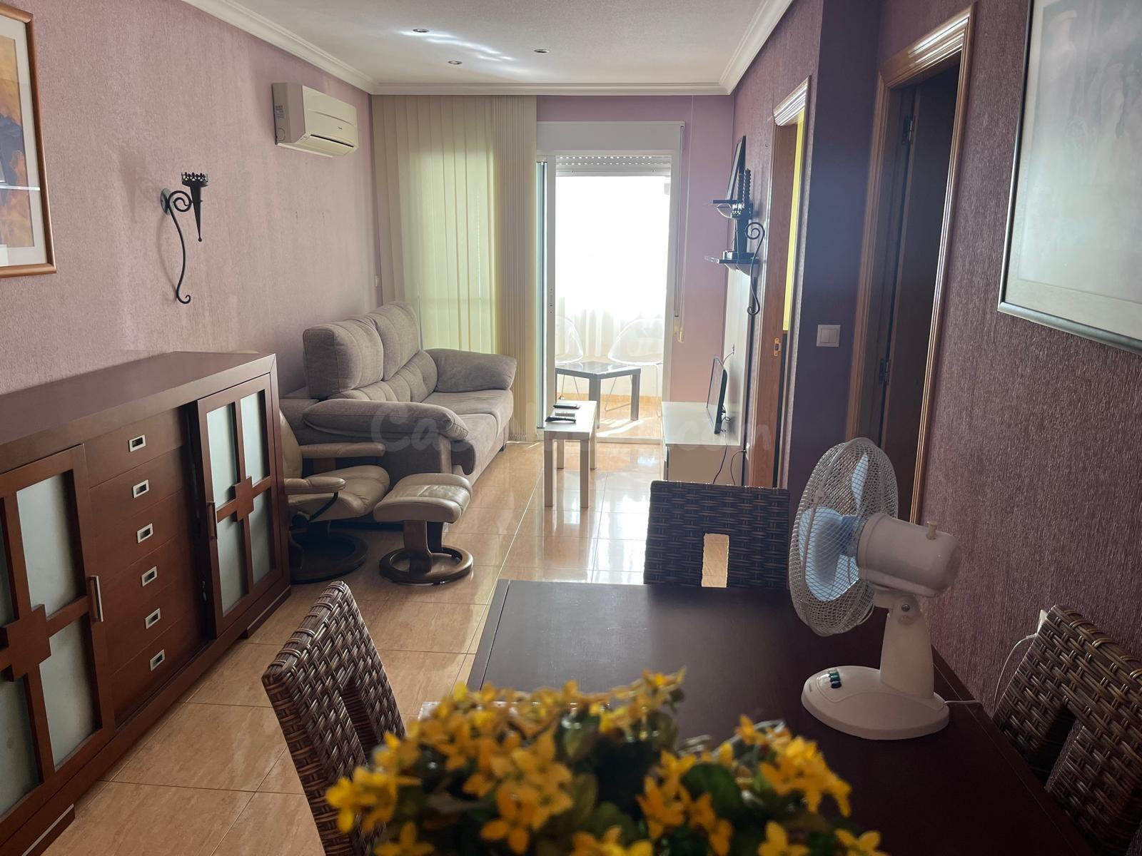 Precioso apartamento de 2 dormitorios en perfecto estado, terraza acristalada. - foto 2