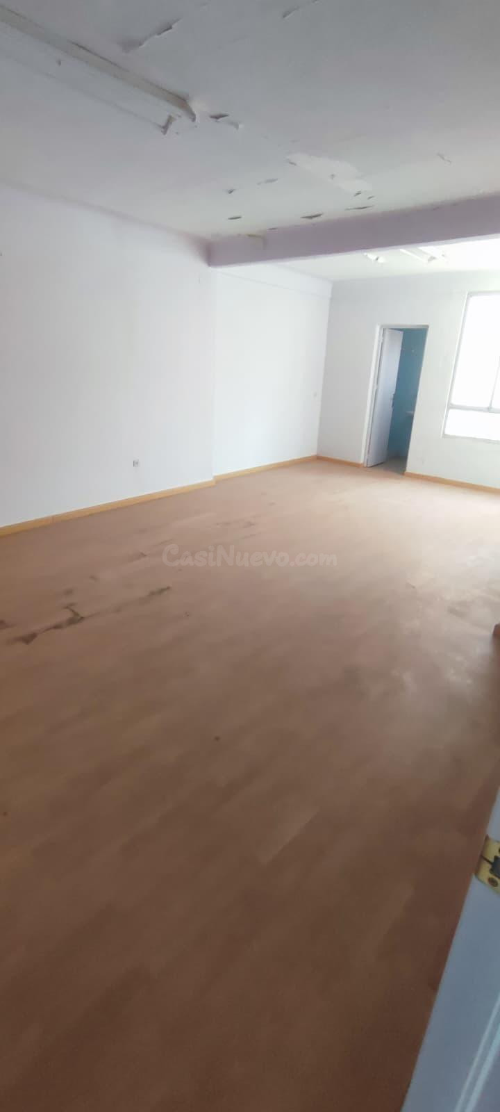 CONJUNTO DE DOS PISOS MUY CENTRICOS CON 8 DORMITORIOS - foto 4