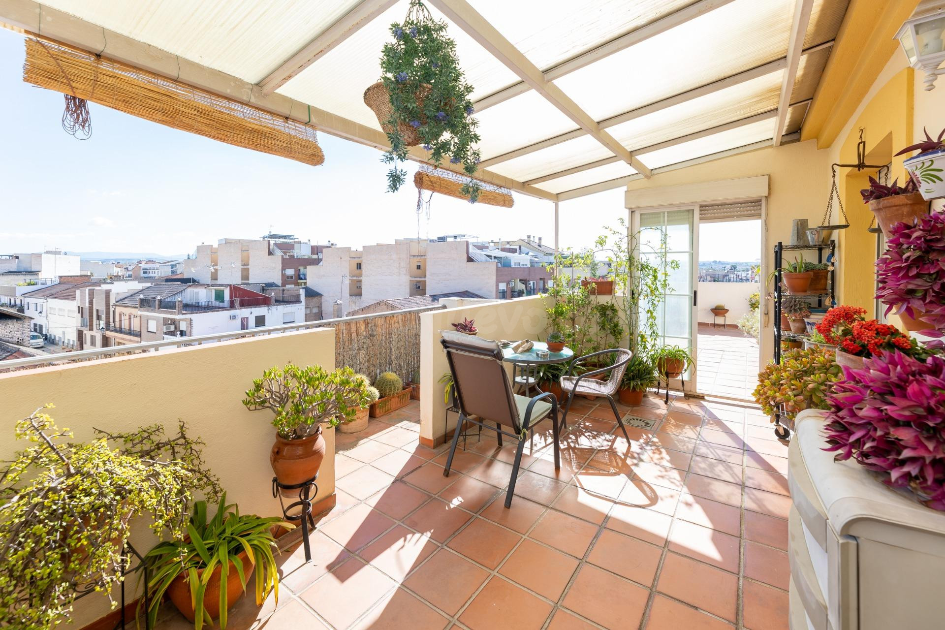 Ático Soleado con Gran Terraza en Esquina