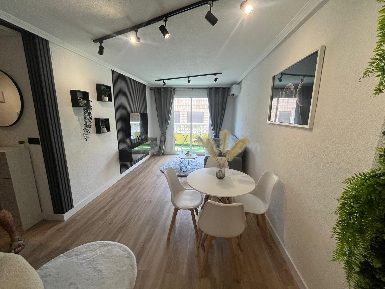 Piso Reformado de Una Habitación Cerca de la Playa del Cura - foto 2