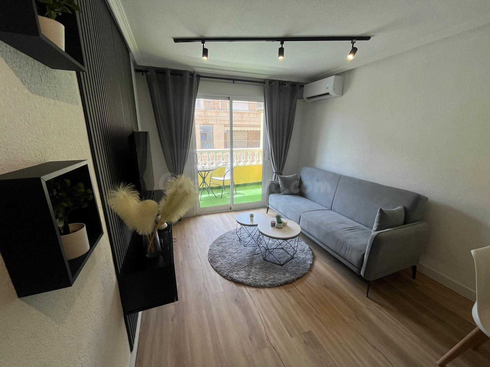Piso Reformado de Una Habitación Cerca de la Playa del Cura - foto 3