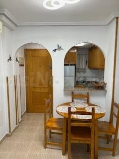 Piso de 2 habitaciones en el centro con garaje y trastero - foto 3