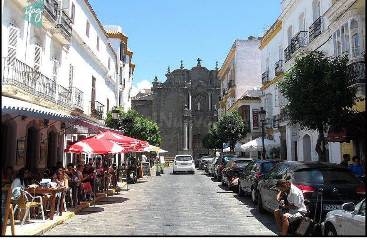 LOCAL COMERCIAL EN EL CASCO HISTÓRICO DE TARIFA