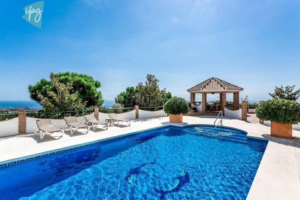 Fantástica Villa en Estepona con vistas al Mar - foto 2
