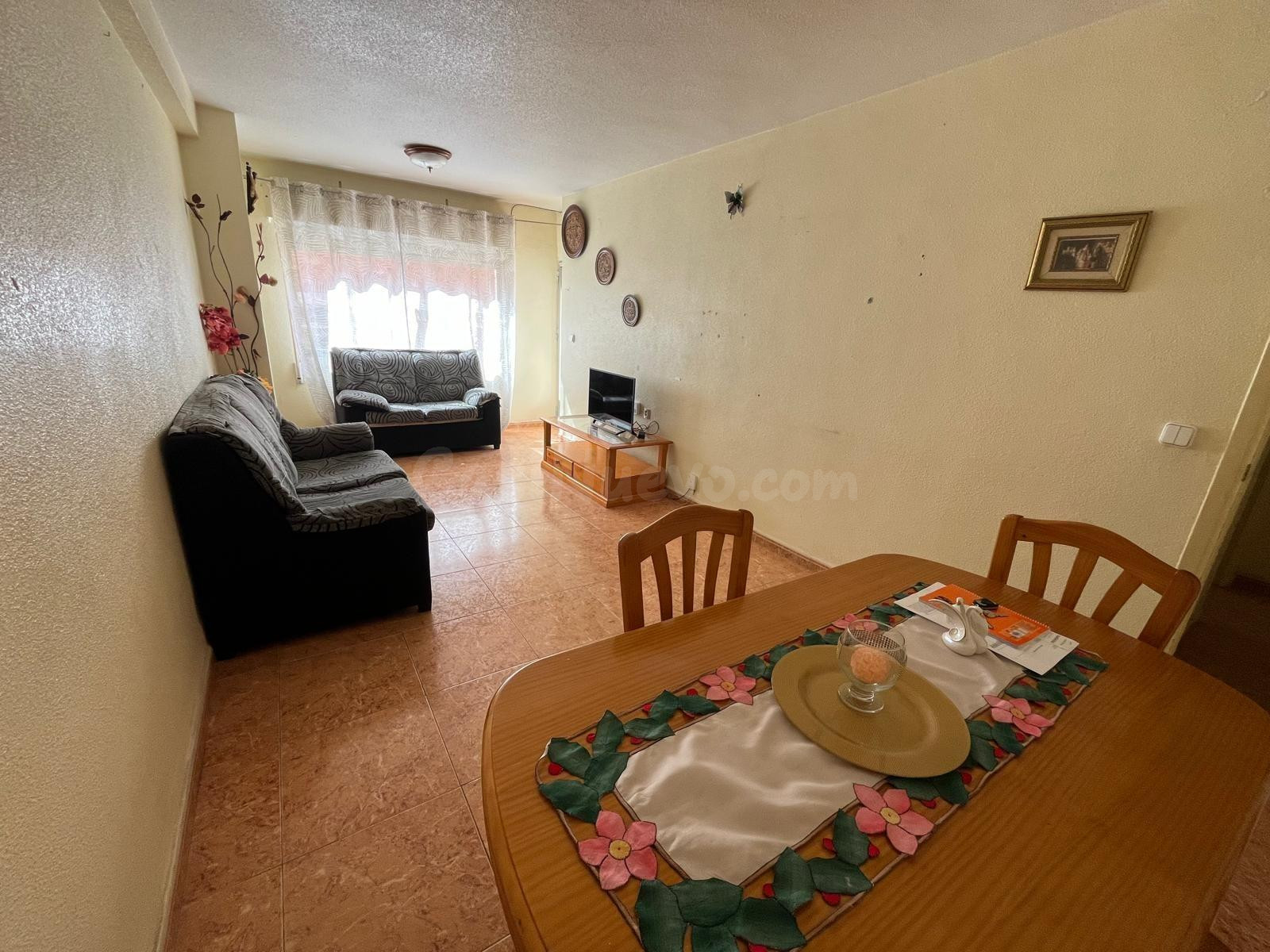 Amplio Apartamento en el Corazón de Torrevieja - Potencial Inversión