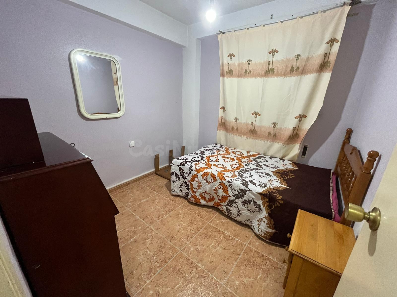 Amplio Apartamento en el Corazón de Torrevieja - Potencial Inversión - foto 3