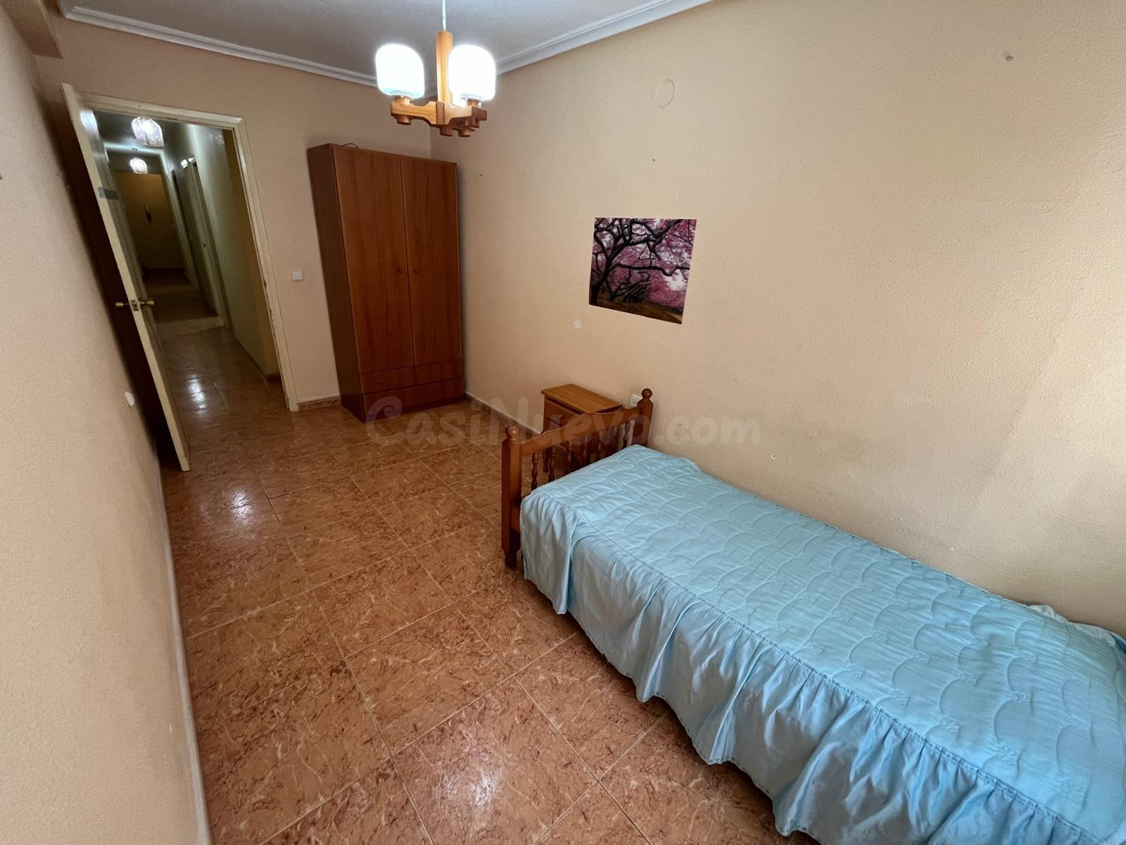 Amplio Apartamento en el Corazón de Torrevieja - Potencial Inversión - foto 4