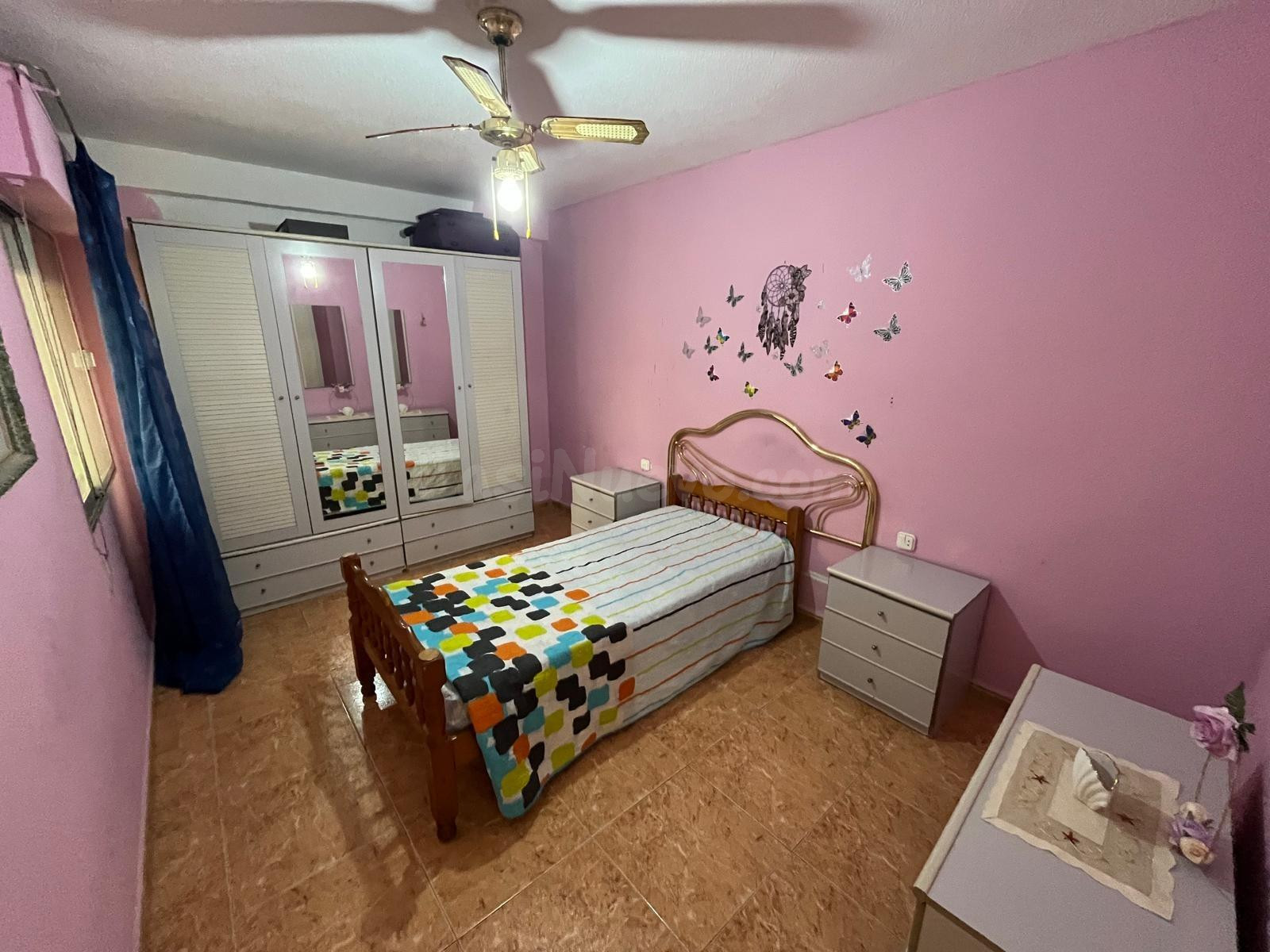 Amplio Apartamento en el Corazón de Torrevieja - Potencial Inversión - foto 5
