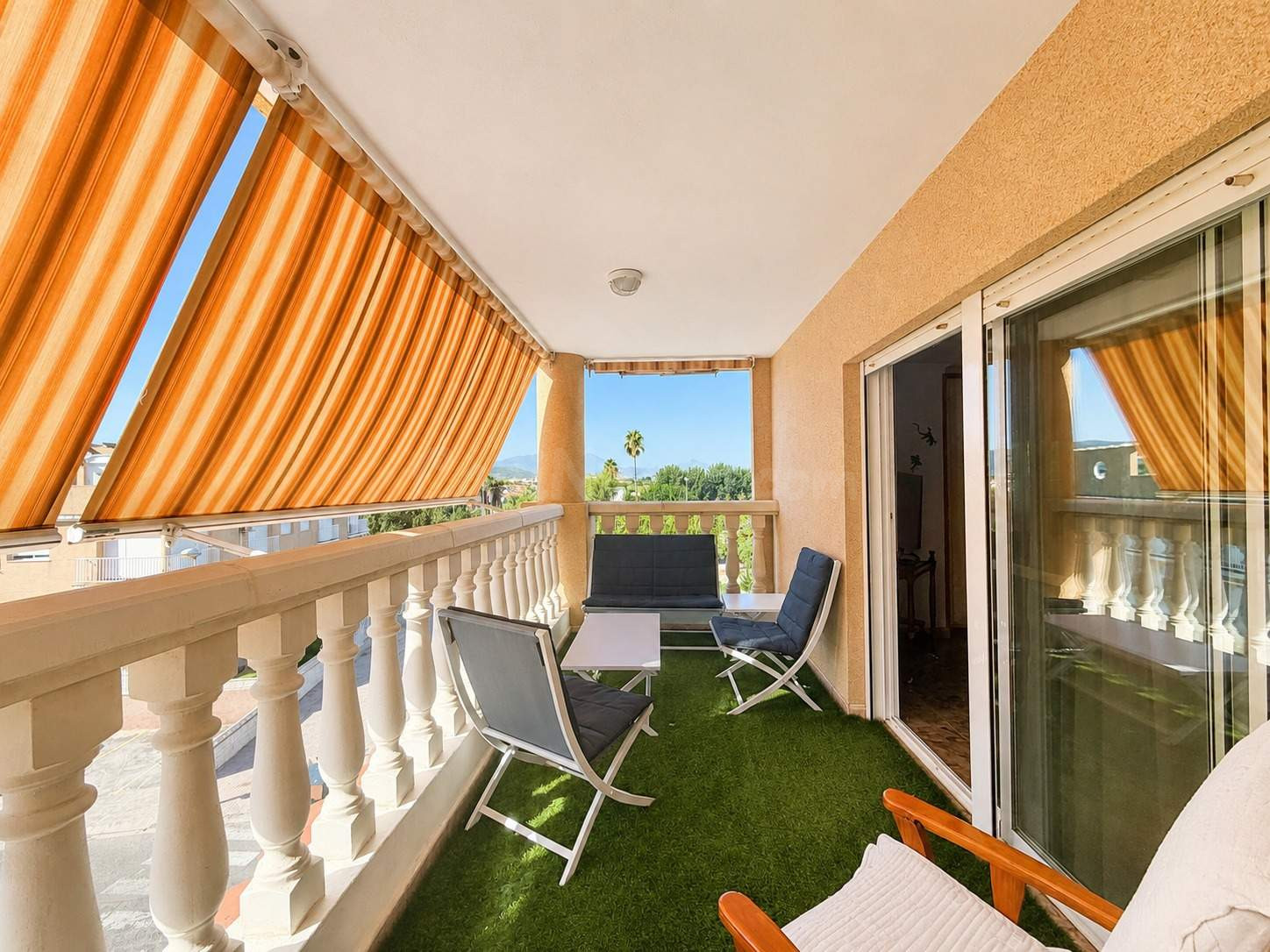APARTAMENTO DE 3 habitaciones CON GRAN TERRAZA, GARAJE Y PISCINA