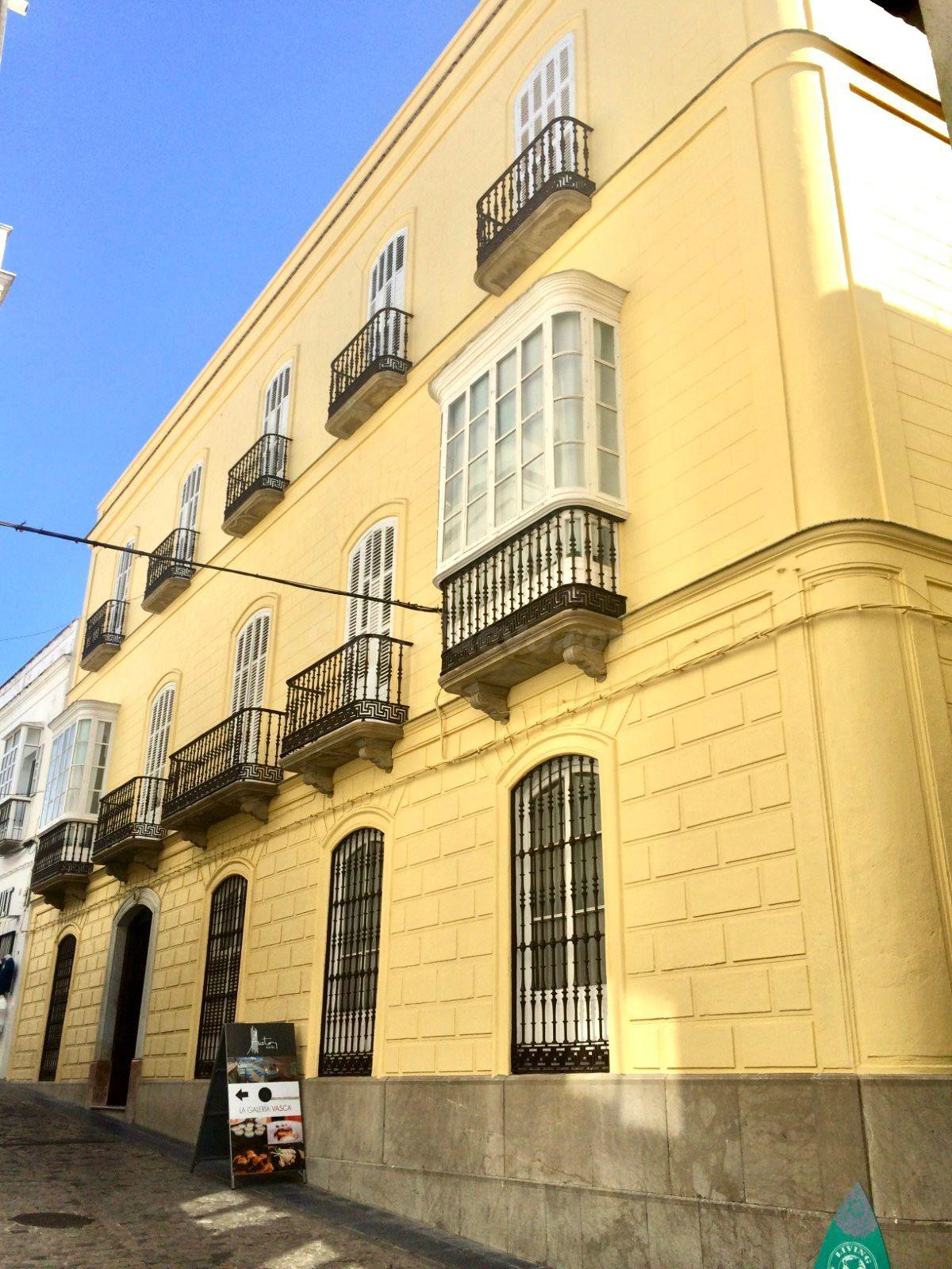 Casa Palacio en pleno centro de Tarifa - foto 2