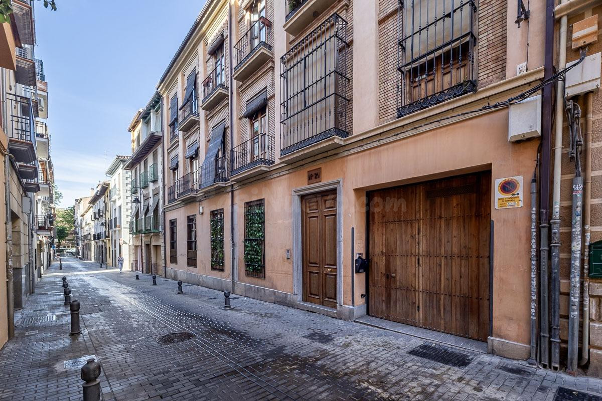 Garaje y Trastero en el Corazón de Granada