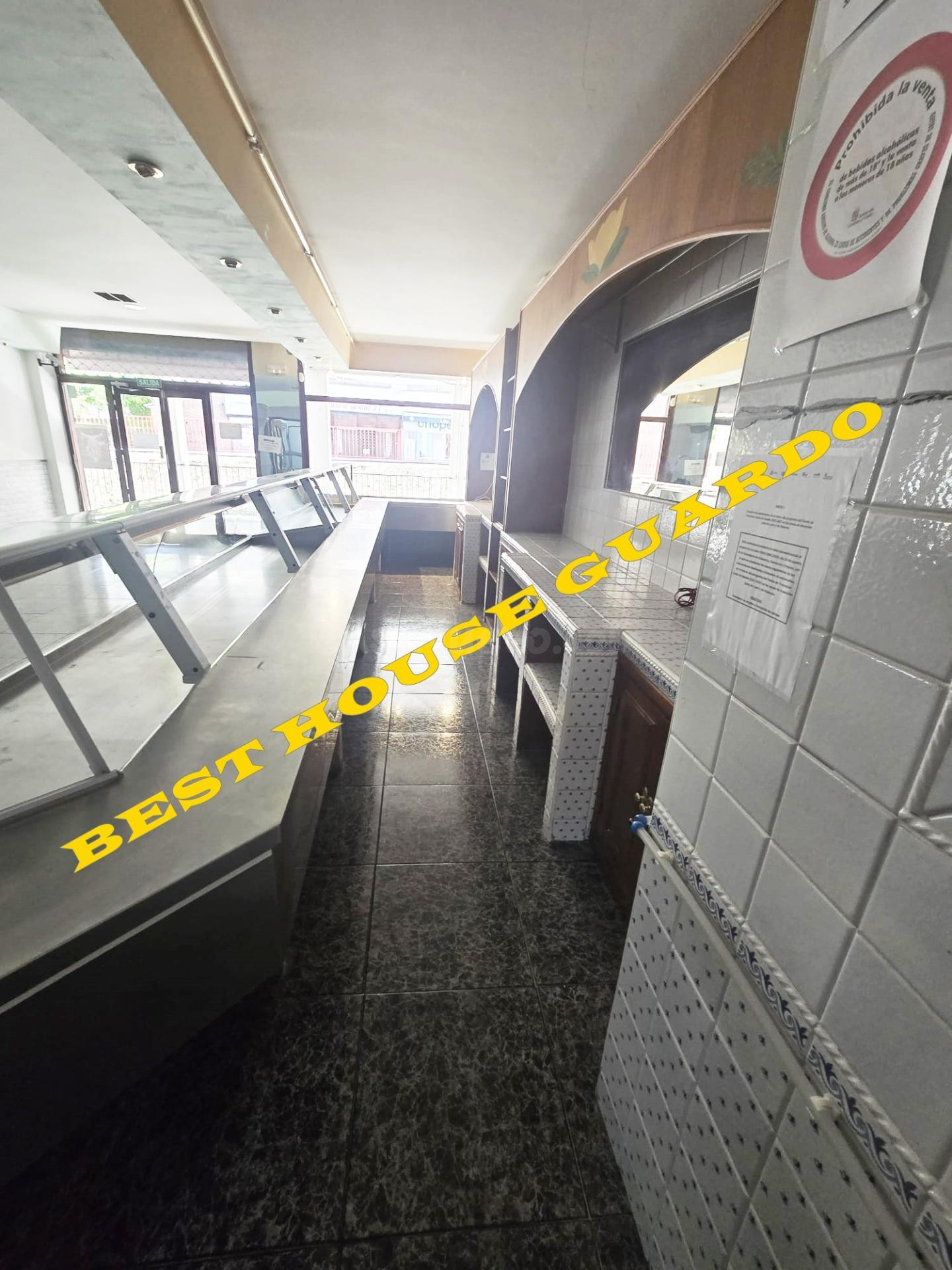 LOCAL COMERCIAL CENTRO DE GUARDO - foto 2