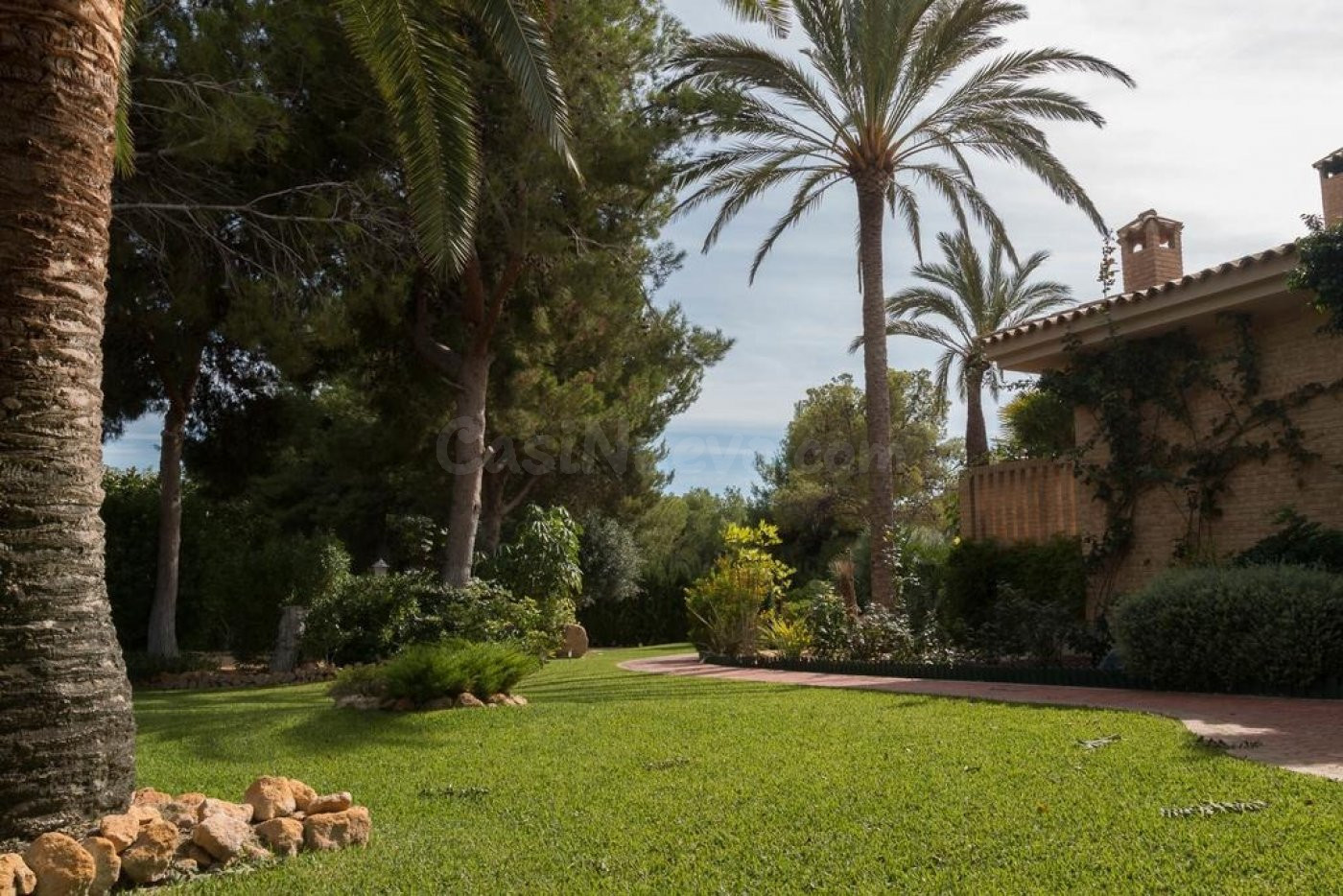 Villa en La Nucia de 550m construidos y 3.800 de parcela - foto 4