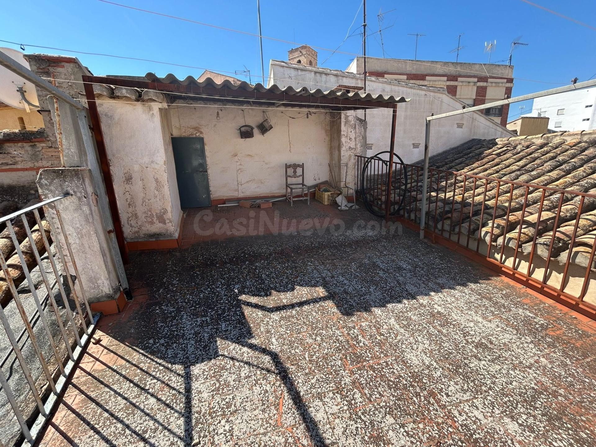 CASA ESQUINERA PARA REFORMAR CON MUCHO POTENCIAL