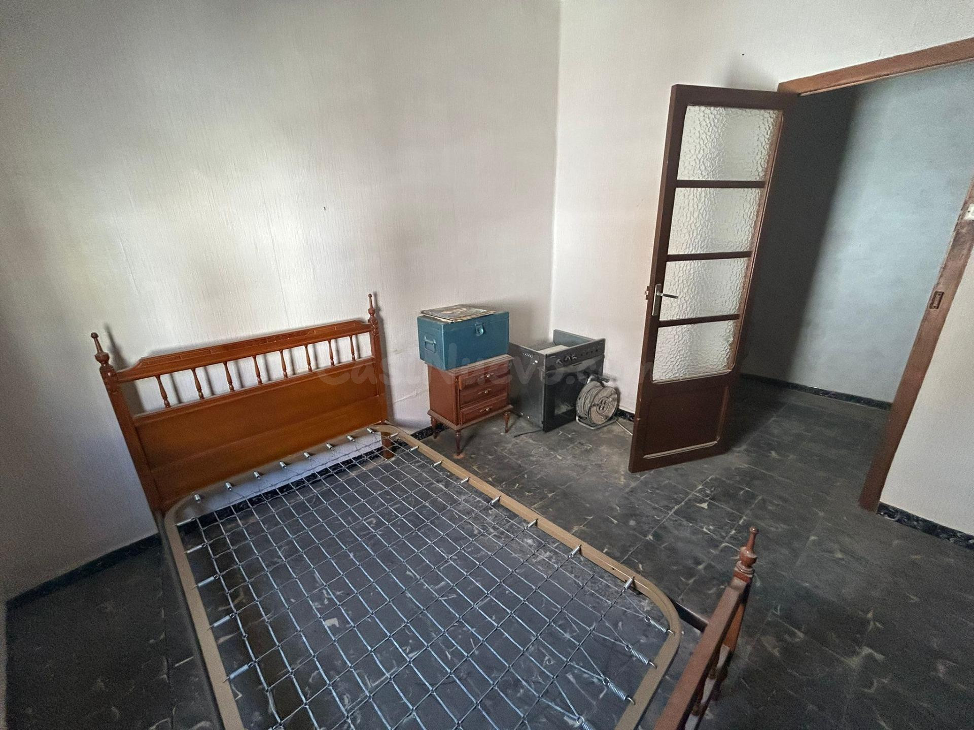 CASA ESQUINERA PARA REFORMAR CON MUCHO POTENCIAL - foto 5