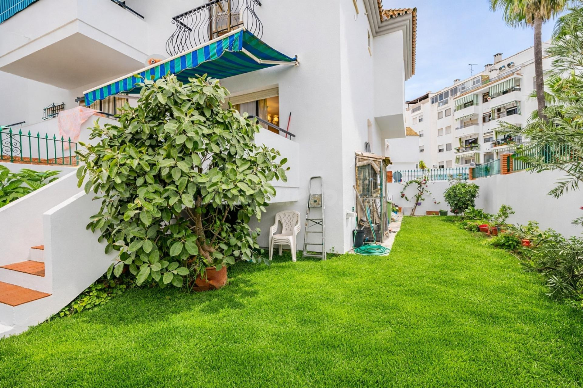 Pareado en Centro de Estepona con jardín y garaje privado: u - foto 4