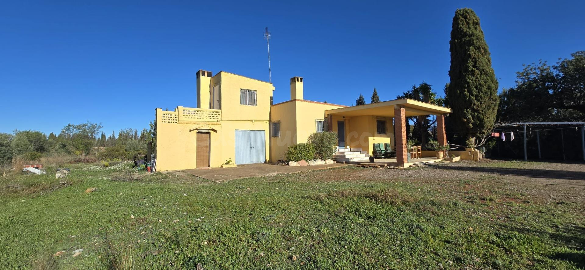 CASA DE CAMPO CON 20636M2 DE TERRENO