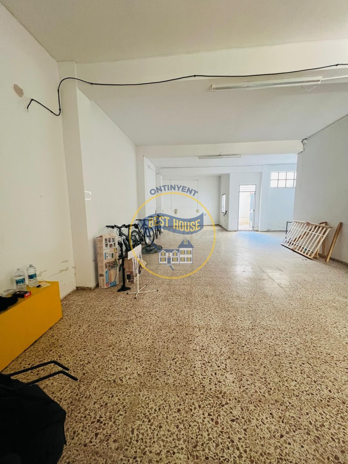 Estupendo y amplio local en Ontinyent