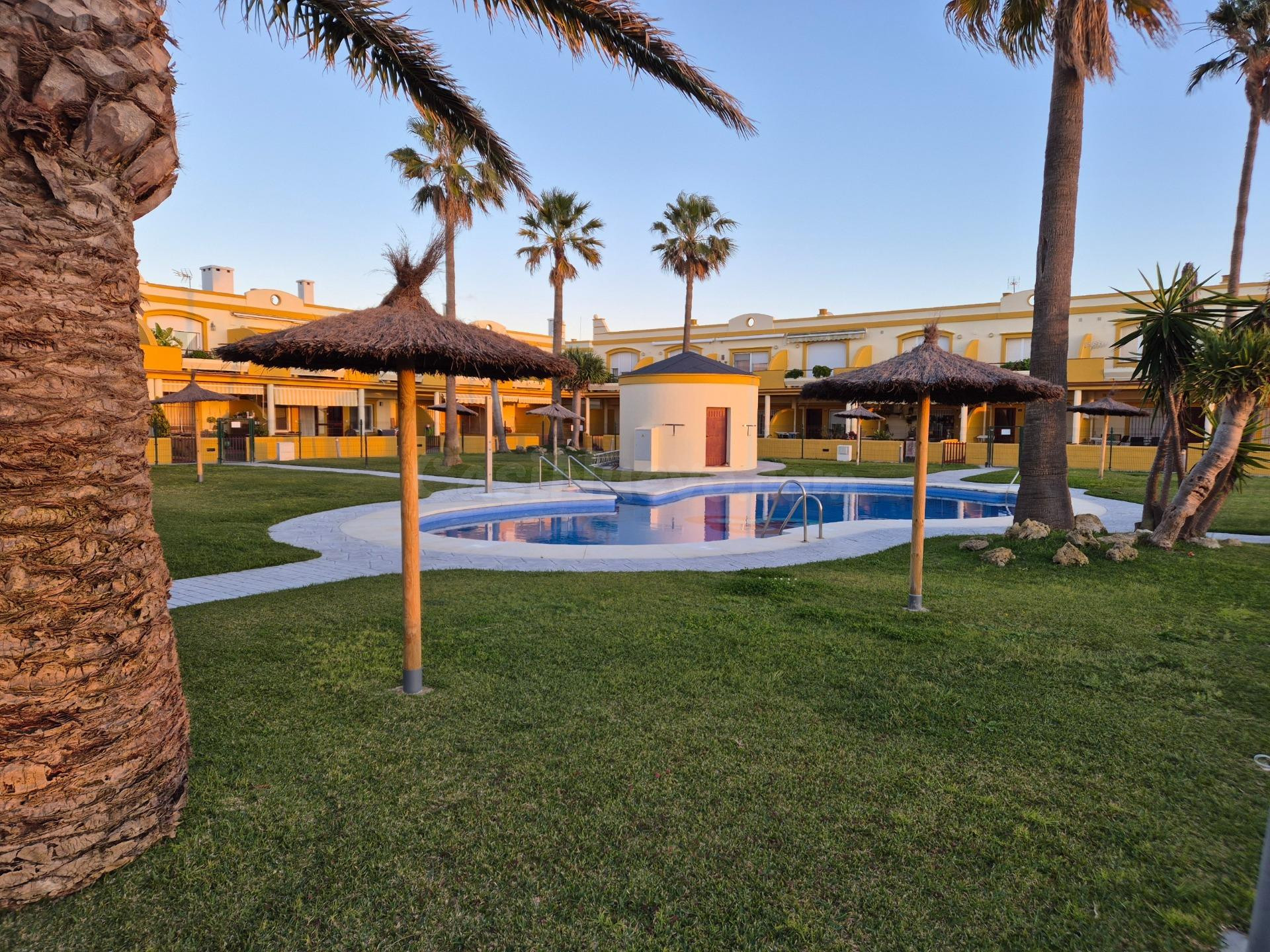 Apartamento primera línea de playa - foto 2